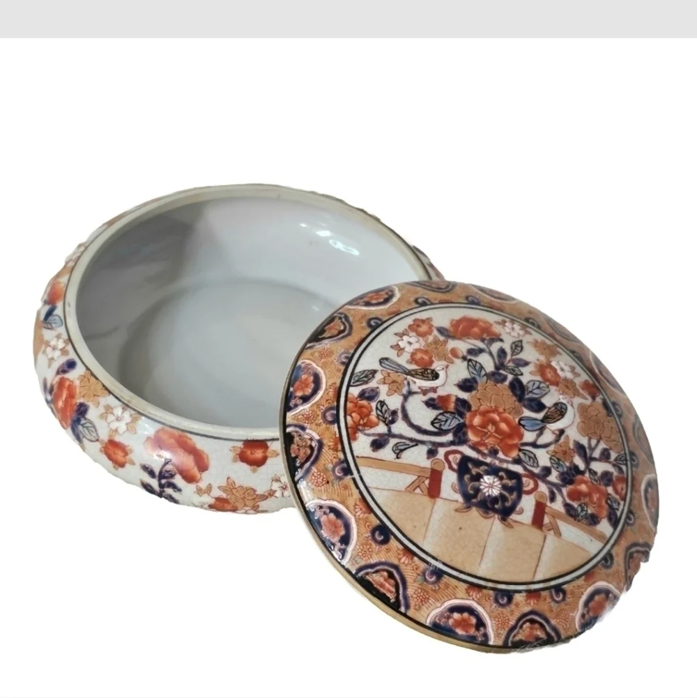 Vintage Collectible Chinese Asian Floral Round Jewelry Porcelain Trinket Box